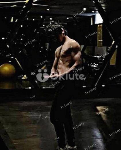 I’m Chandu, Age 27, Call Boy Looking for Girl r Women, Your Privacy My First Priority