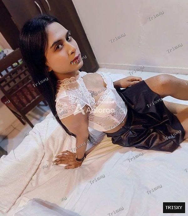 Beautiful muslim shemale with natural boobs